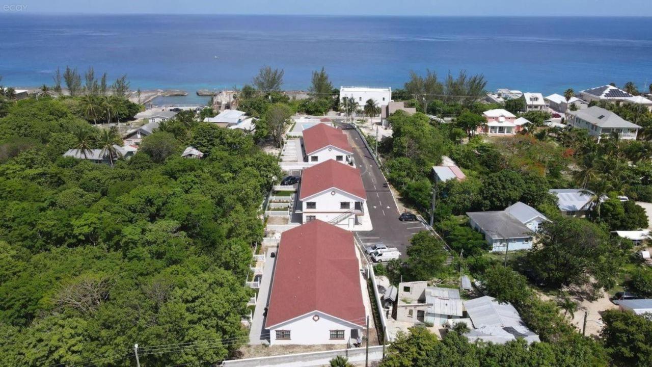 Sea Breezes At Siena Gardens West Bay Exteriör bild